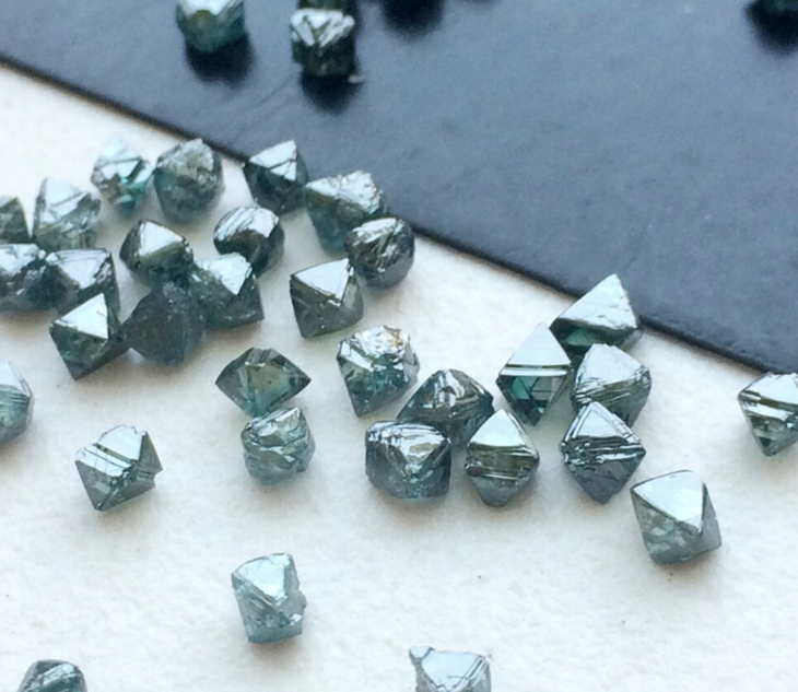 2-2.5mm Blue Rough Diamond