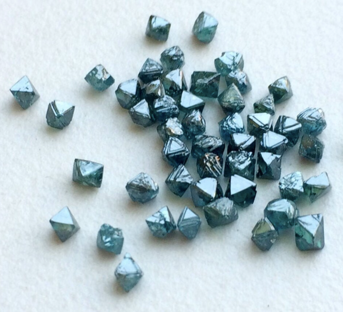 2-2.5mm Blue Rough Diamond