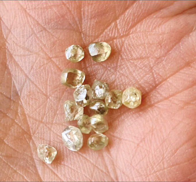 Clear Light Yellow Rough Diamond
